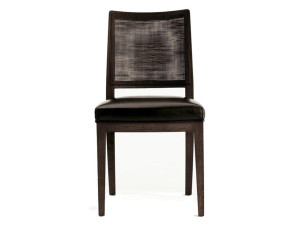 Стул из массива дерева с соломенной спинкой