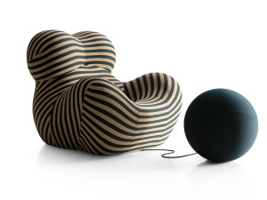 Тканевое кресло с подставкой для ног