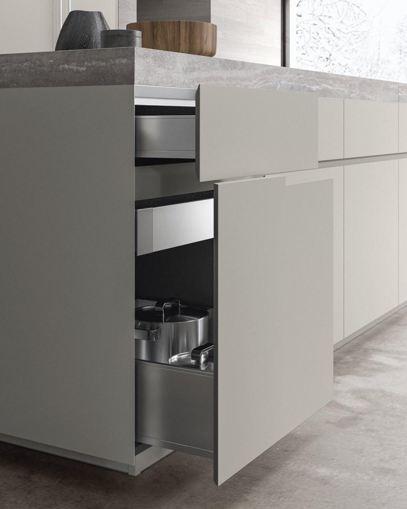 Кухня из лакированного дерева и стекла с островом Sistema 22.2 Santreyd sun-id-1398539 - Вид №11