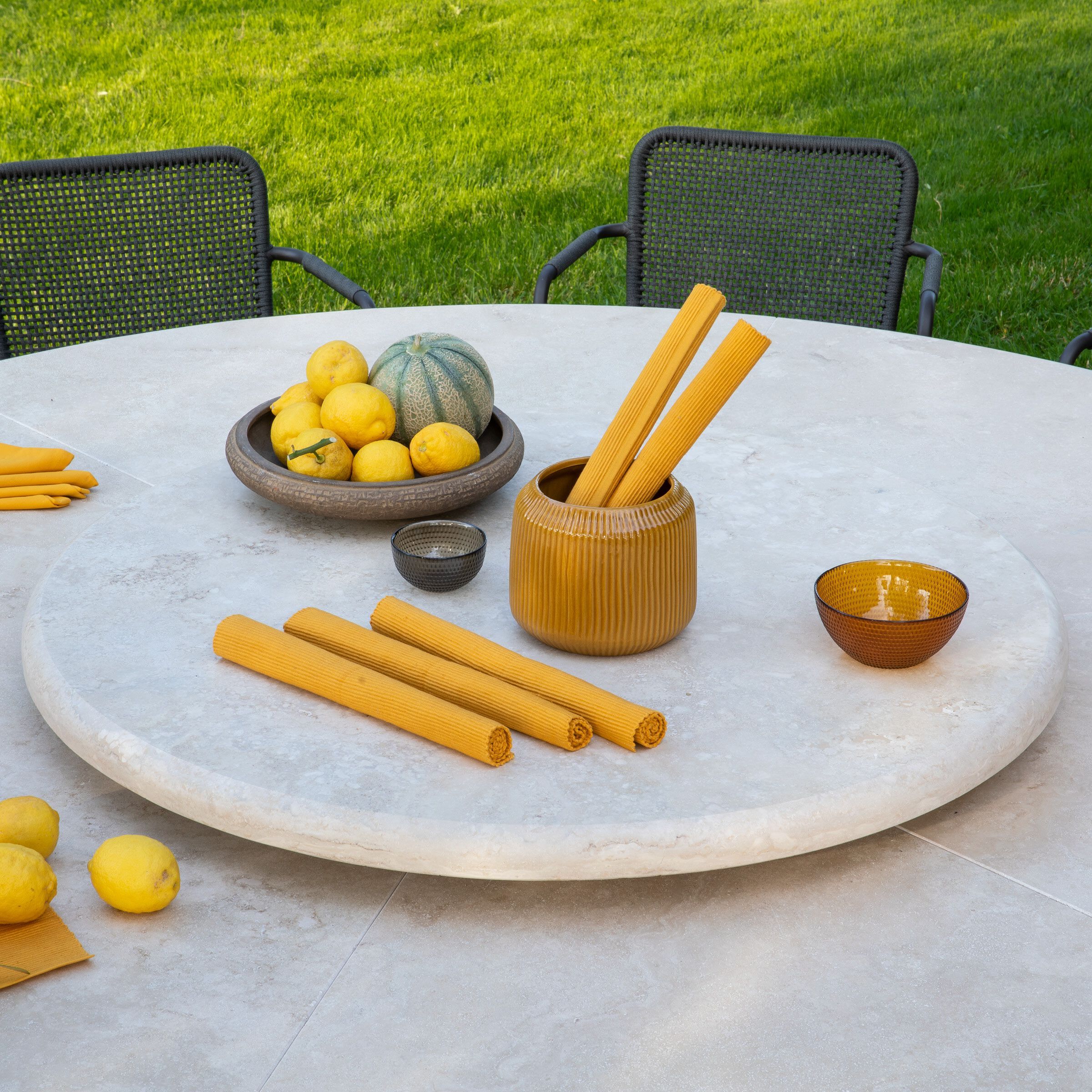 Круглый травертиновый стол с Lazy Susan VELTHA® Hermu ARCH-00048212 - Вид №1