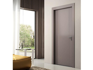 Лакированная распашная дверь