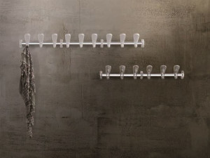 Стальная настенная вешалка