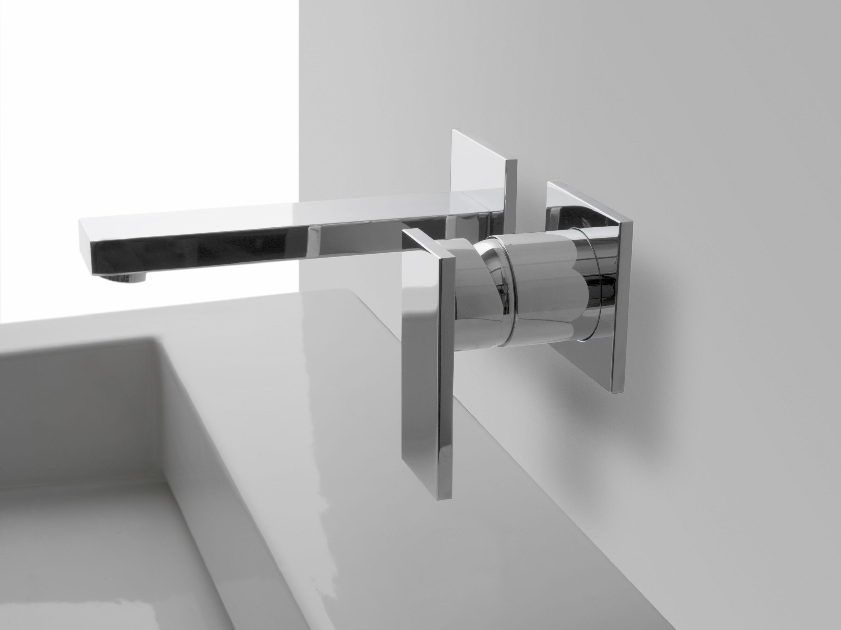 Настенный смеситель для раковины с 2 отверстиями и пластиной Graff Solar ARCH-00091584 - Вид №1