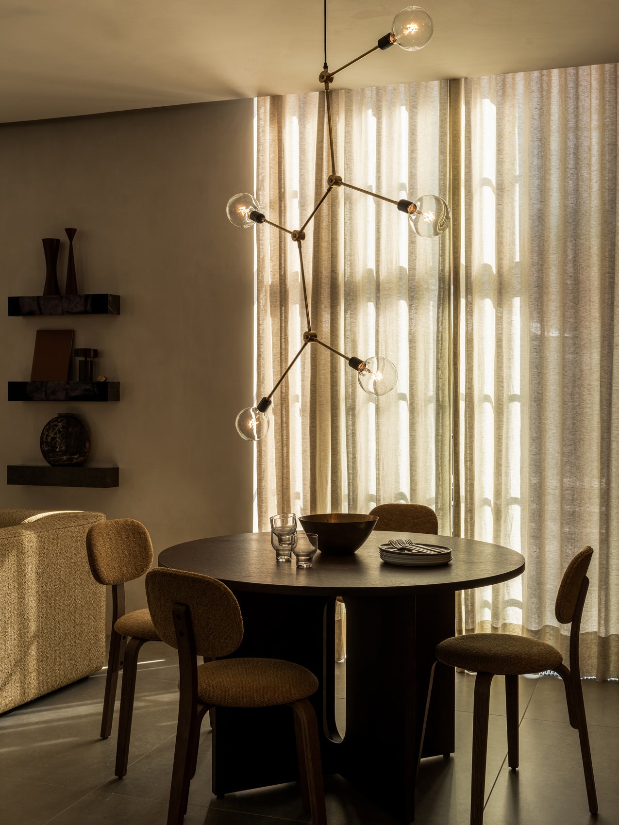 8350002-02AG05ZZ Afteroom Plus, Обеденный стул на деревянной основе, обитый LuceLight  - Вид №3