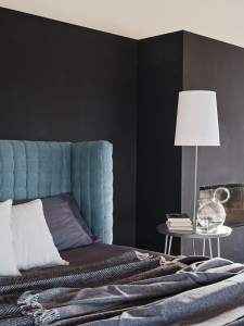 Съемная двуспальная кровать с капитонным изголовьем