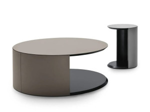 Деревянный низкий круглый журнальный столик