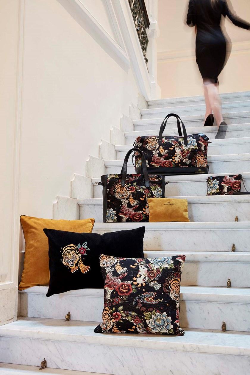 Meisterwerke Прямоугольная подушка The historian sun-id-1469845 - Вид №3