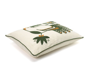 Льняная вышитая подушка