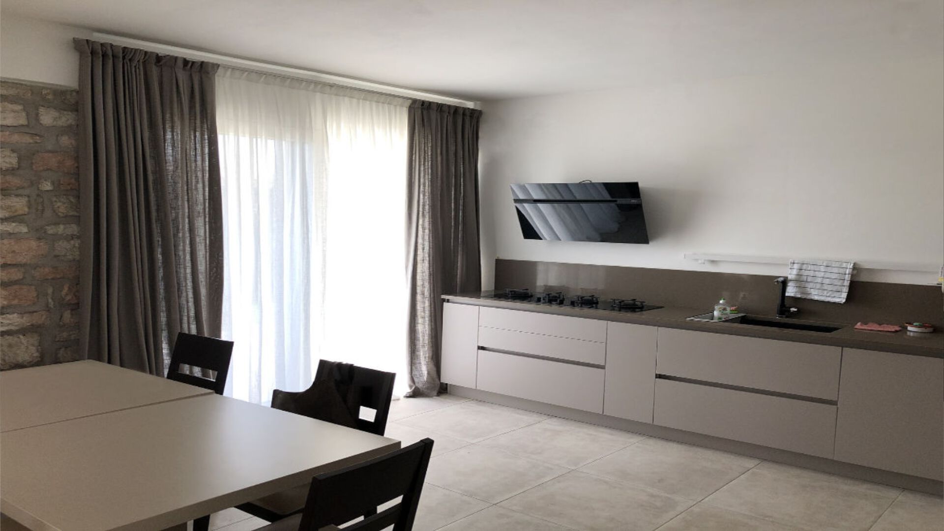 Полиэфирная огнестойкая однотонная ткань для штор Tendagi® ткани Tendagi ® ARCH-00059130 - Вид №2