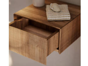 Деревянный подвесной комод