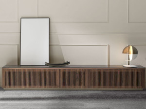 Деревянный подвесной шкаф