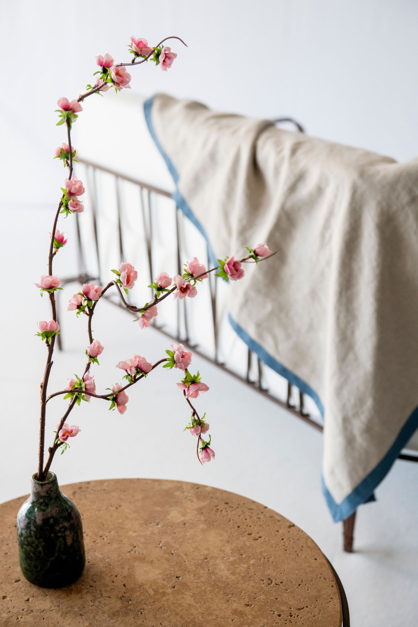 Травертин круглый садовый столик OFFICINACIANI ARCH-00121779 - Вид №3