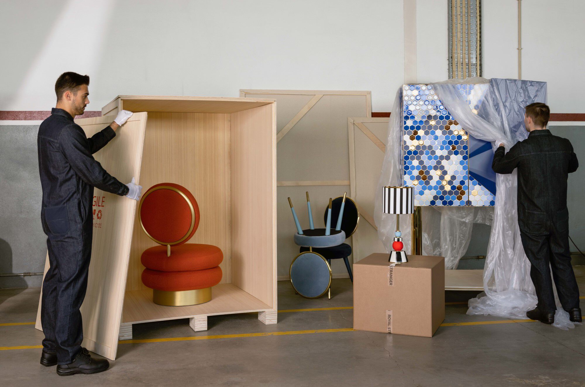 Деревянный шкаф с распашными дверцами ROYAL STRANGER HONEYCOMB ARCH-00035251 - Вид №9