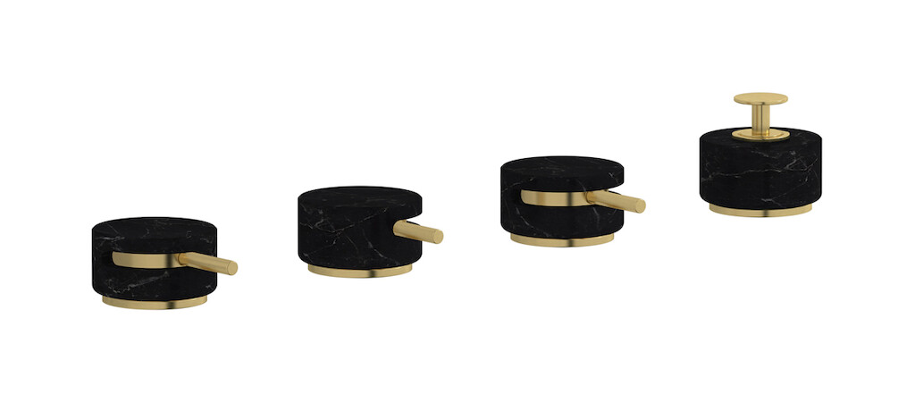 Смеситель на бортик ванной на 4 отверстия с изливом, дивертером и душевым гарнитуром. WE ARE IB mr397on_2 Natural Brass Marmo