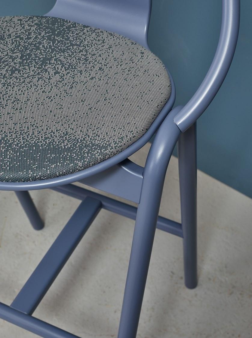 TON Штабелируемый стул с подлокотниками со встроенной подушкой Again 313 005 - Вид №1