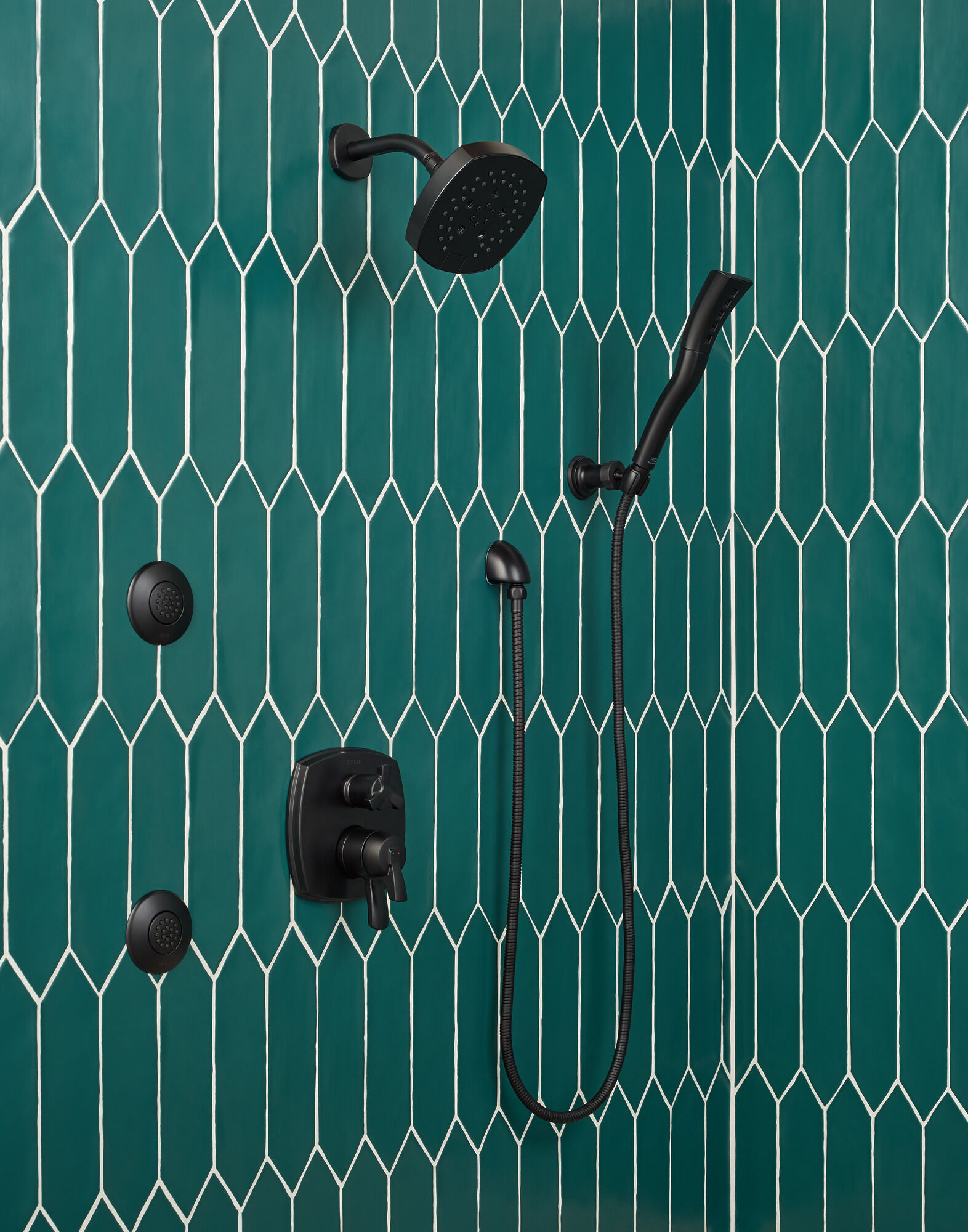 Ручной душ H2Okinetic с одинарной настройкой на стене Delta Faucet 55421-BL - Вид №3