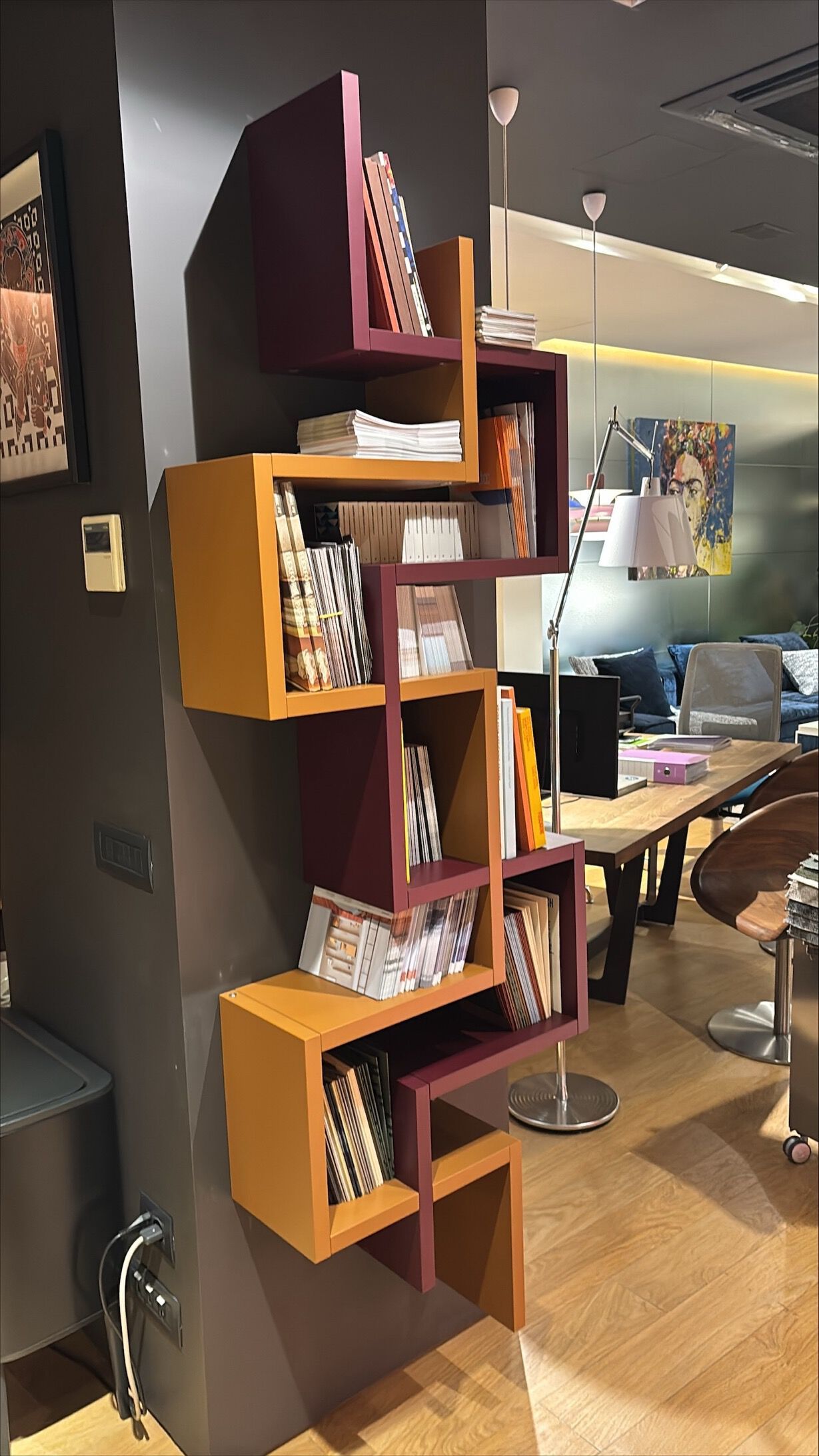 Книжный шкаф / деревянный шкаф In Stock озеро ARCH-00045389 - Вид №1