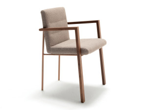 Мягкий тканевый стул с подлокотниками