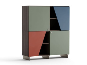 Шкаф с распашными дверцами