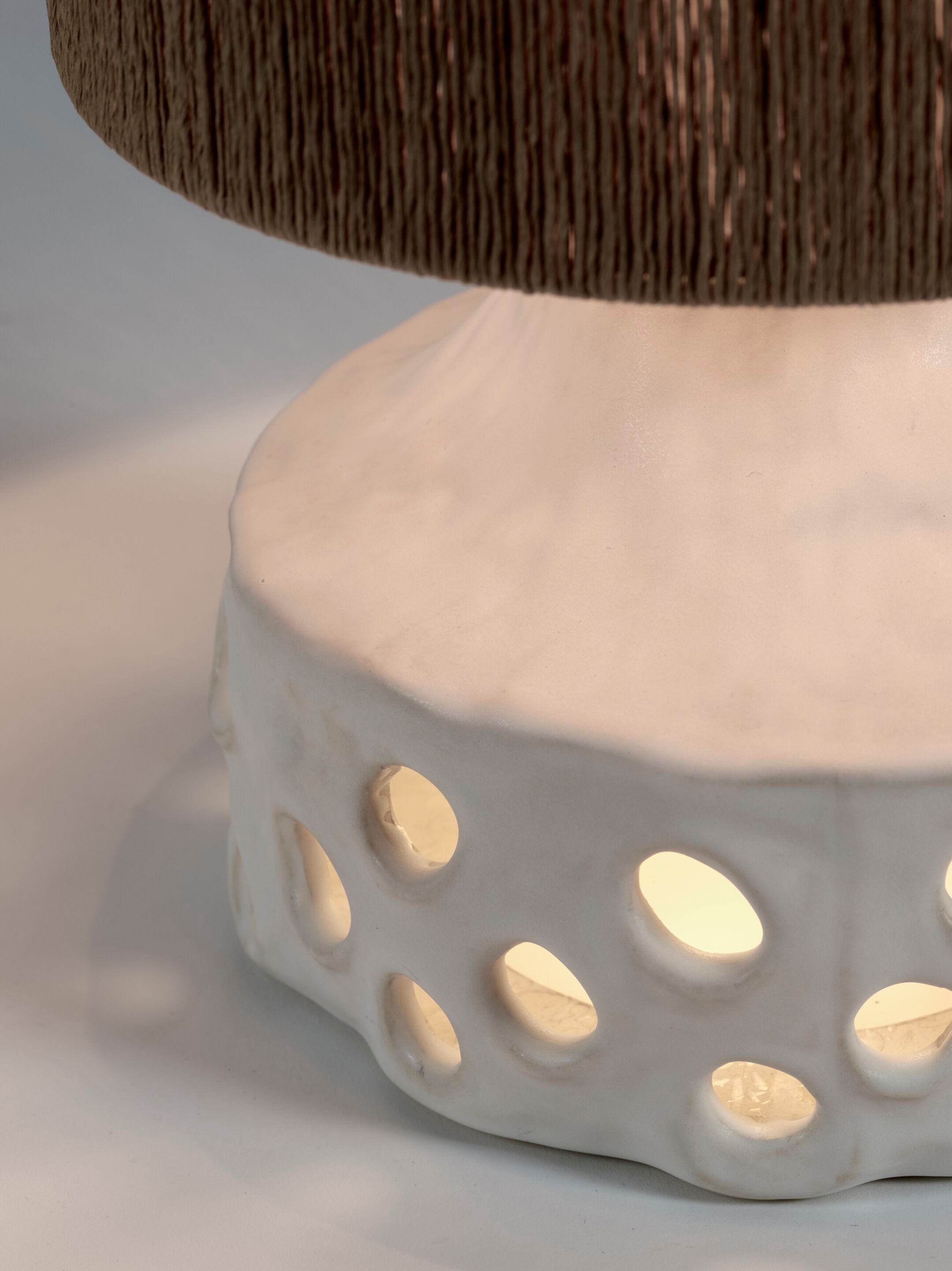 Светодиодная настольная лампа из камня Serax Oya ARCH-00040496 - Вид №5