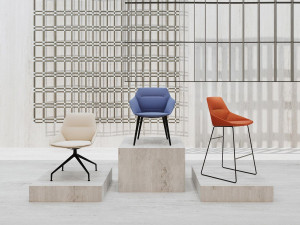 Высокий табурет для саней