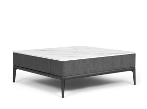 Деревянный низкий журнальный столик с отсеком для хранения