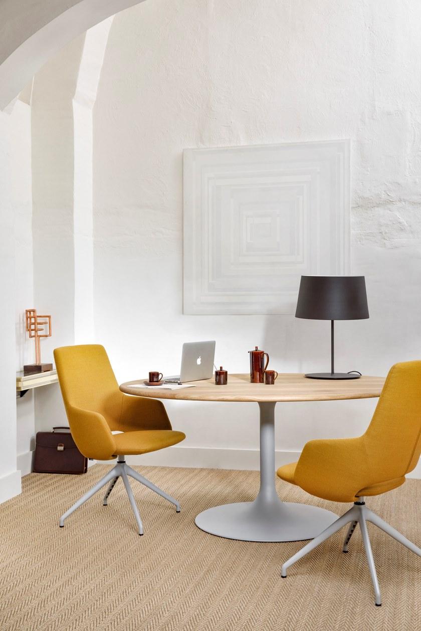 Artifort Мягкое кресло на козелке из ткани с подлокотниками Jima sun-id-1380247 - Вид №4