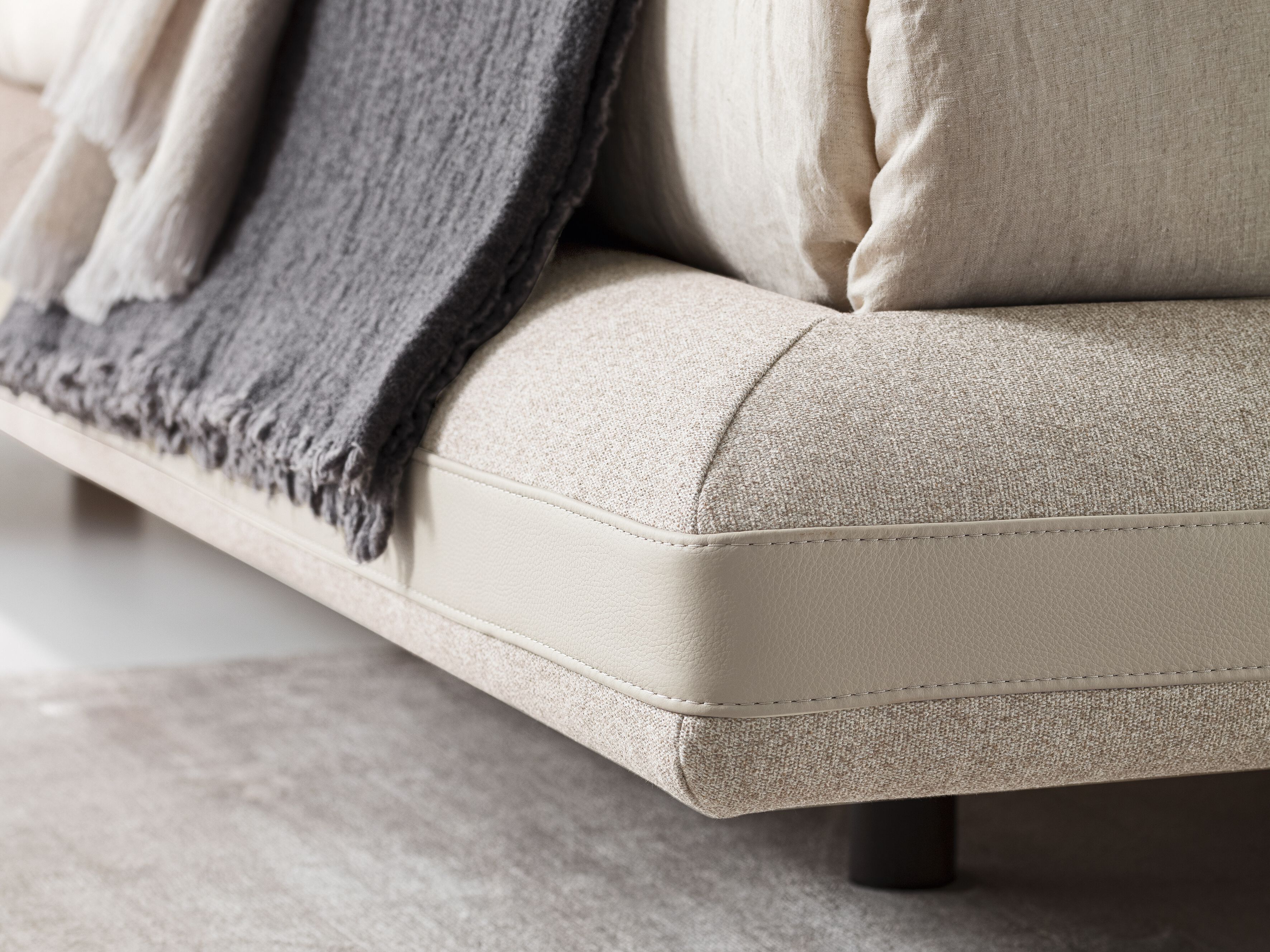 Двуспальная кровать из ткани с мягким изголовьем Ditre Italia Avalon ARCH-00010074 - Вид №3