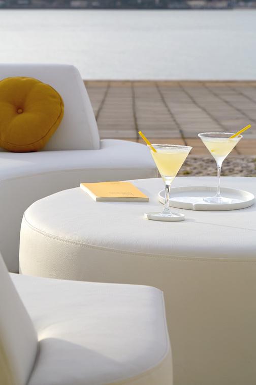 Подставка для ног / столик 52 морская кожа белый Manutti Moon Island MNST431 - Вид №5