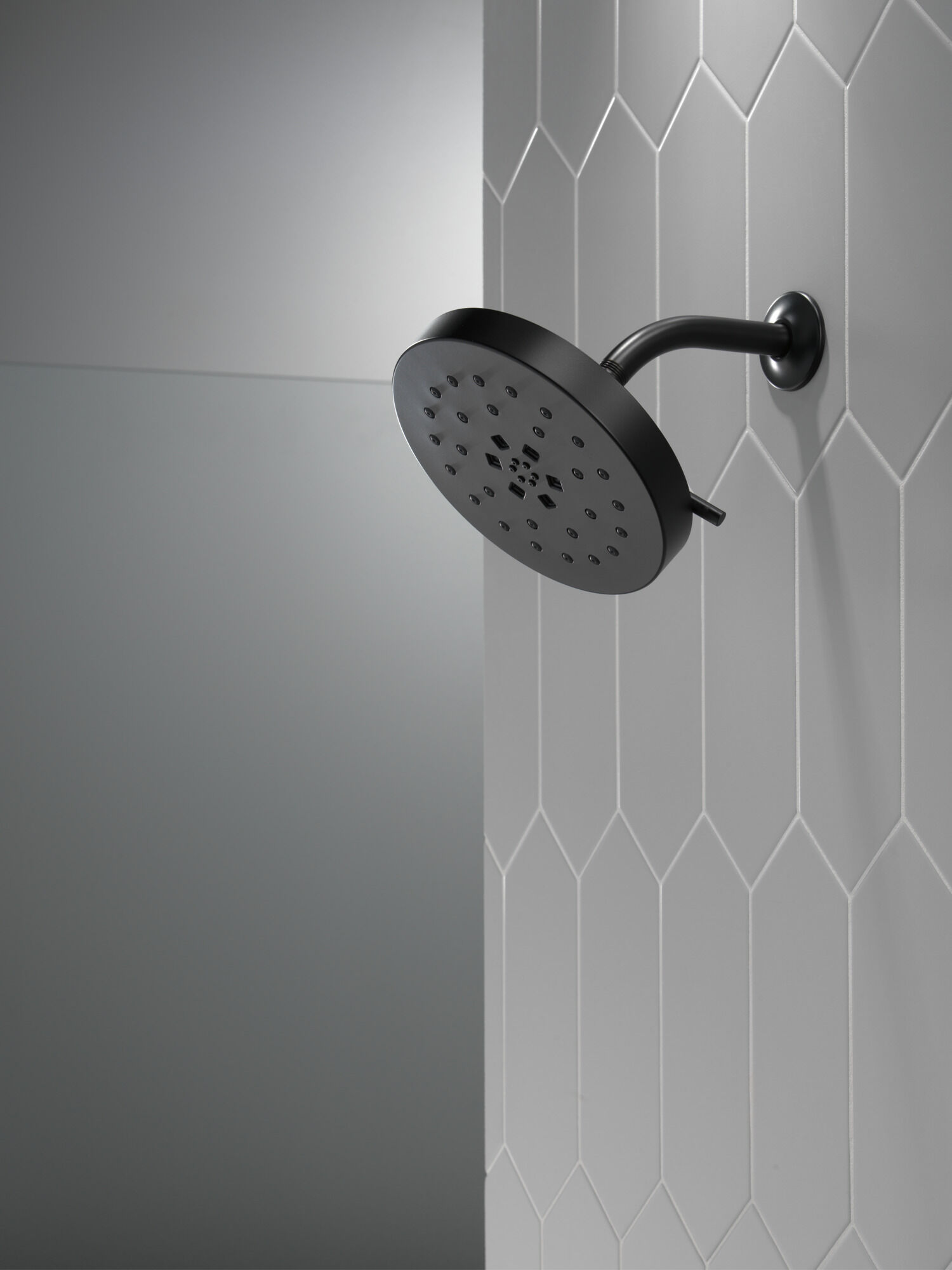 52488-BL H2Okinetic® 4-х позиционная душевая лейка с UltraSoak ™ Delta Faucet Universal Showering Матовый черный  - Вид №6