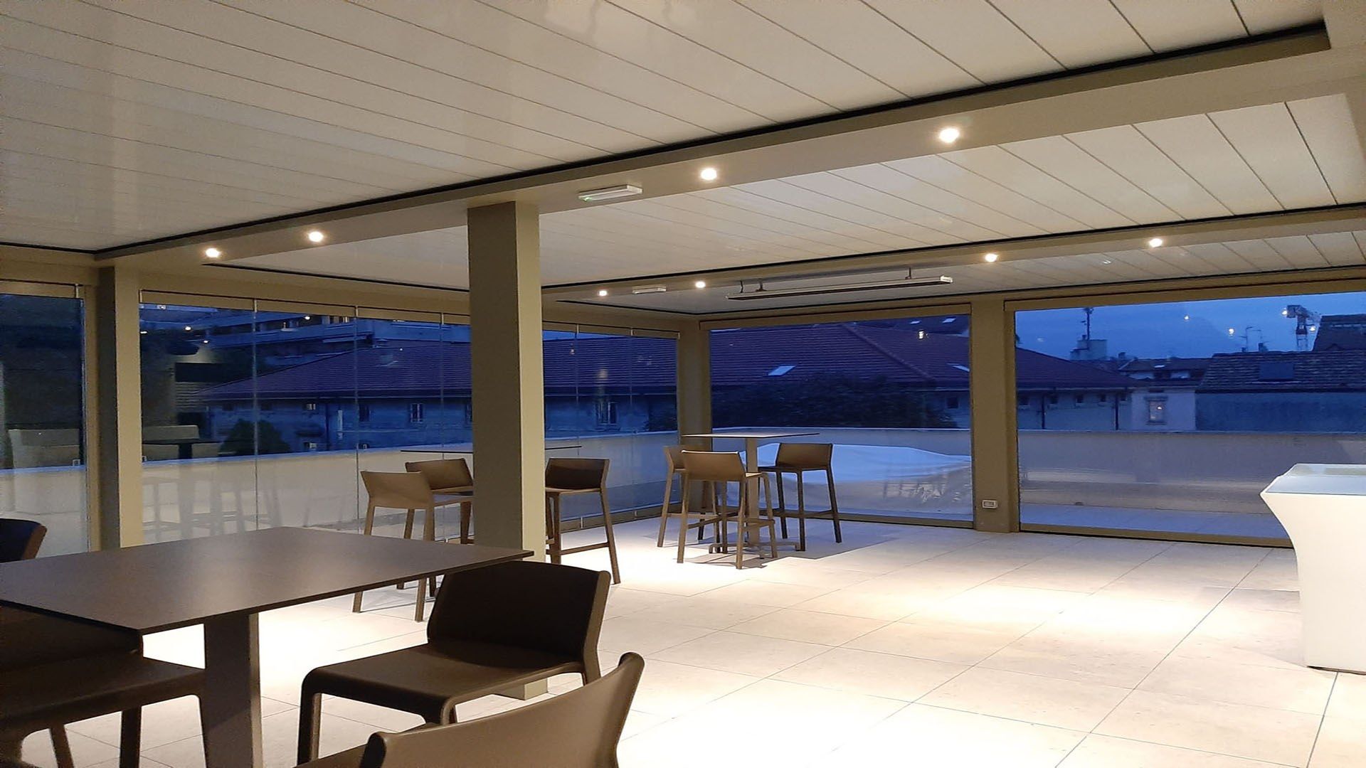 Пергола из алюминия с поворотными пластинами STUDIO 66 BLADE 180 ARCH-00037743 - Вид №4