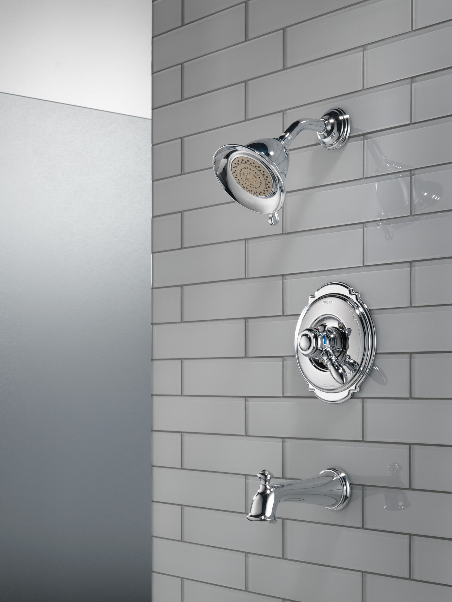 T17455 Для ванны и душа Monitor® 17 Series Delta Faucet Victorian Хром - Вид №1