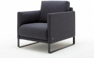 Rolf Benz Кресло на санках из ткани с подлокотниками Rolf benz 009 cara