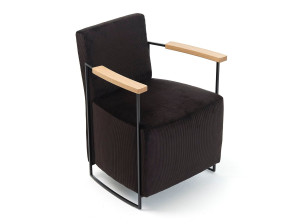 Стальное кресло с подлокотниками