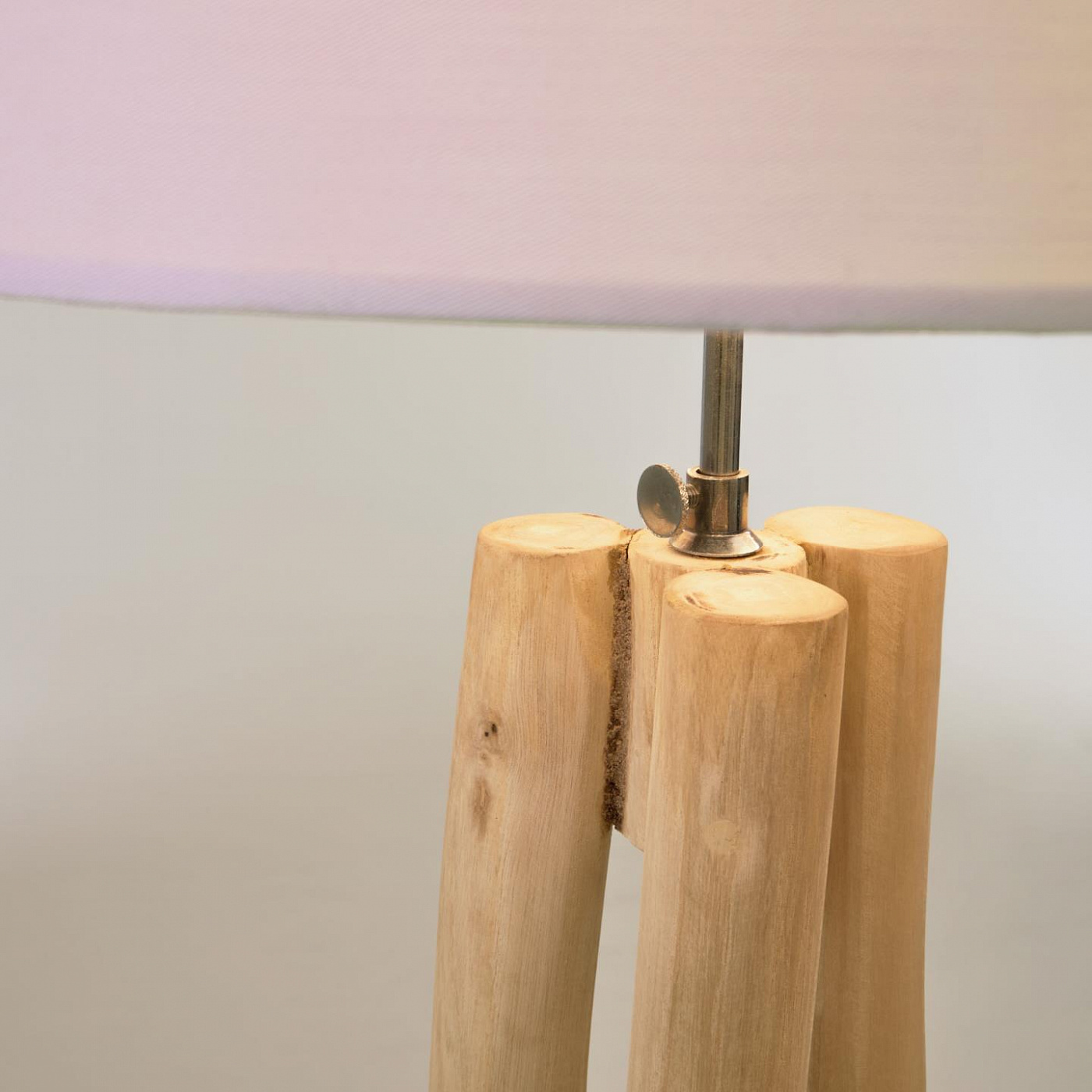 101070 Торшер из массива тика с белым абажуром La Forma Lucelia 