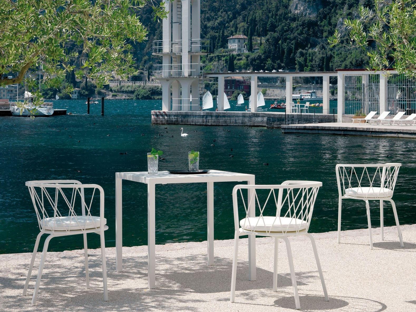 Металлический штабелируемый садовый стул с подлокотниками Vermobil Daisy ARCH-00025999 - Вид №5