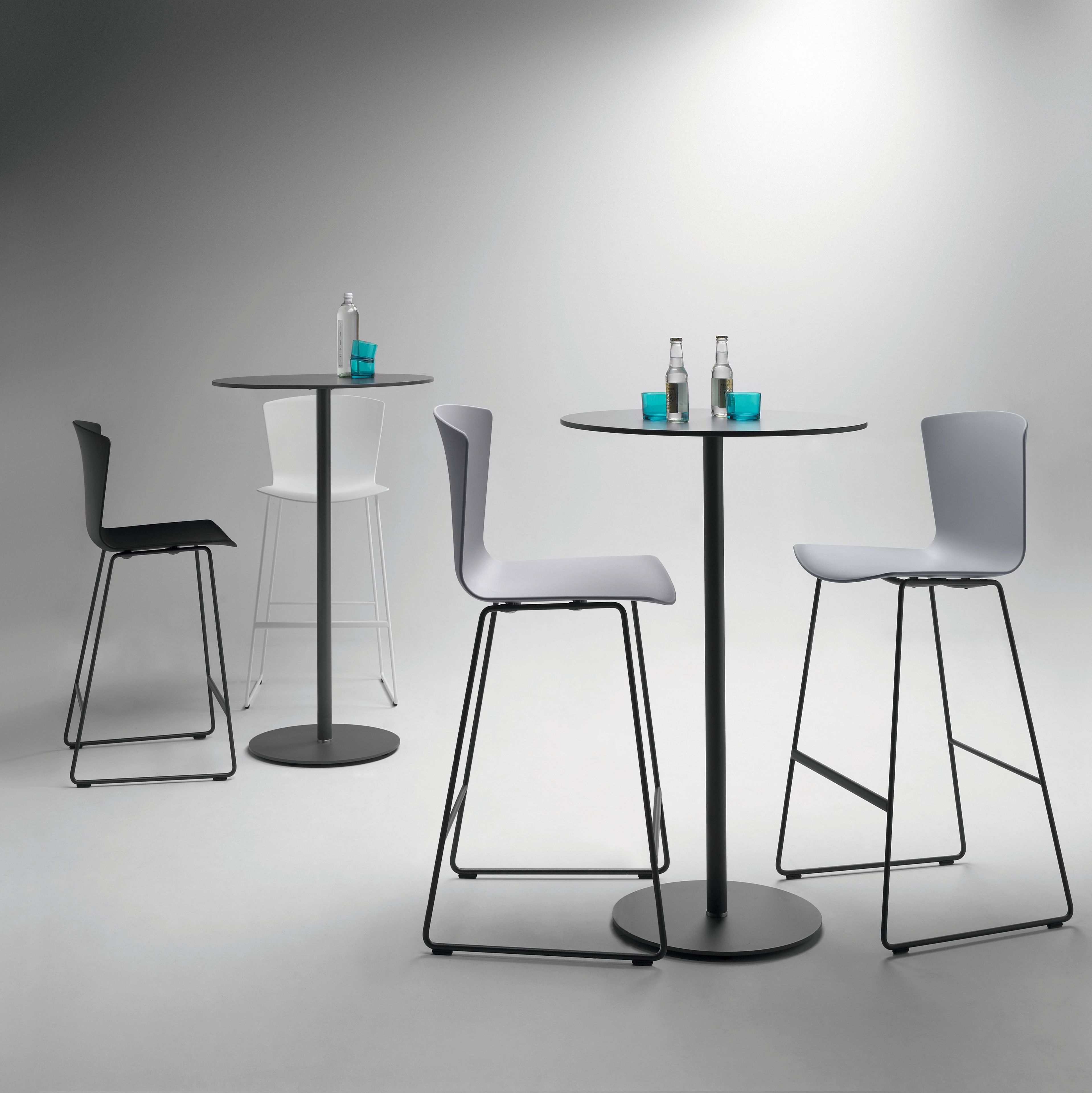 Высокий табурет из полипропилена с подставкой для ног Sellex Slam ARCH-00025381 - Вид №3