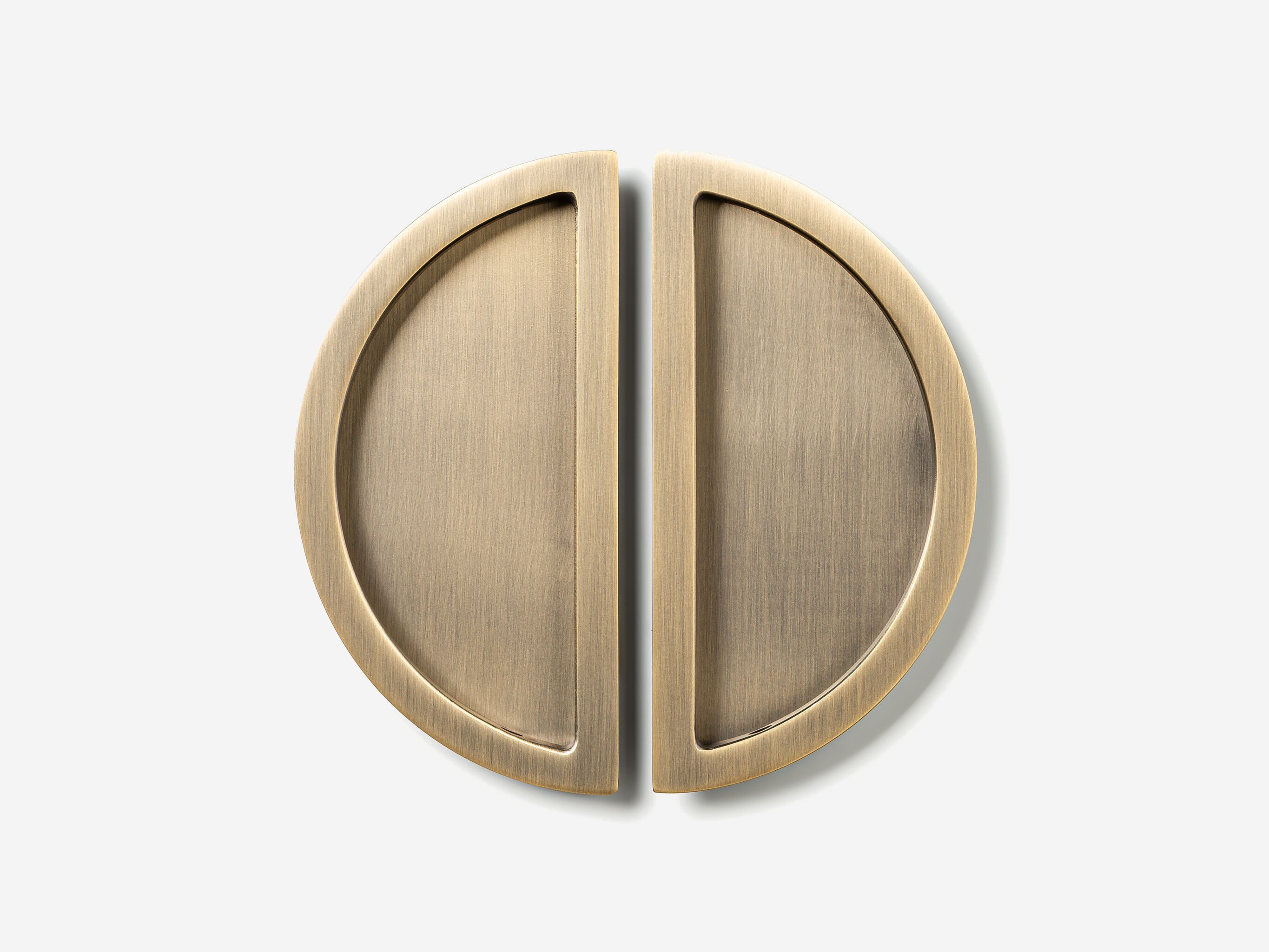 Латунная утопленная ручка Lo & Co Interiors Flush Pull ARCH-00025853