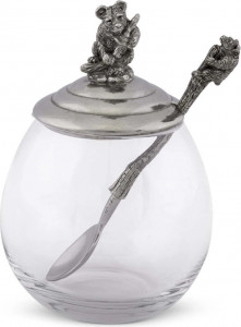 10648912 Vagabond House Банка для мёда и джема с ложкой Vagabond House Лесные истории.Медведь 360мл, стекло Стекло