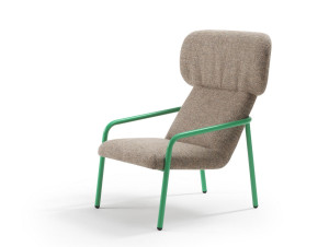 Тканевое кресло с подлокотниками