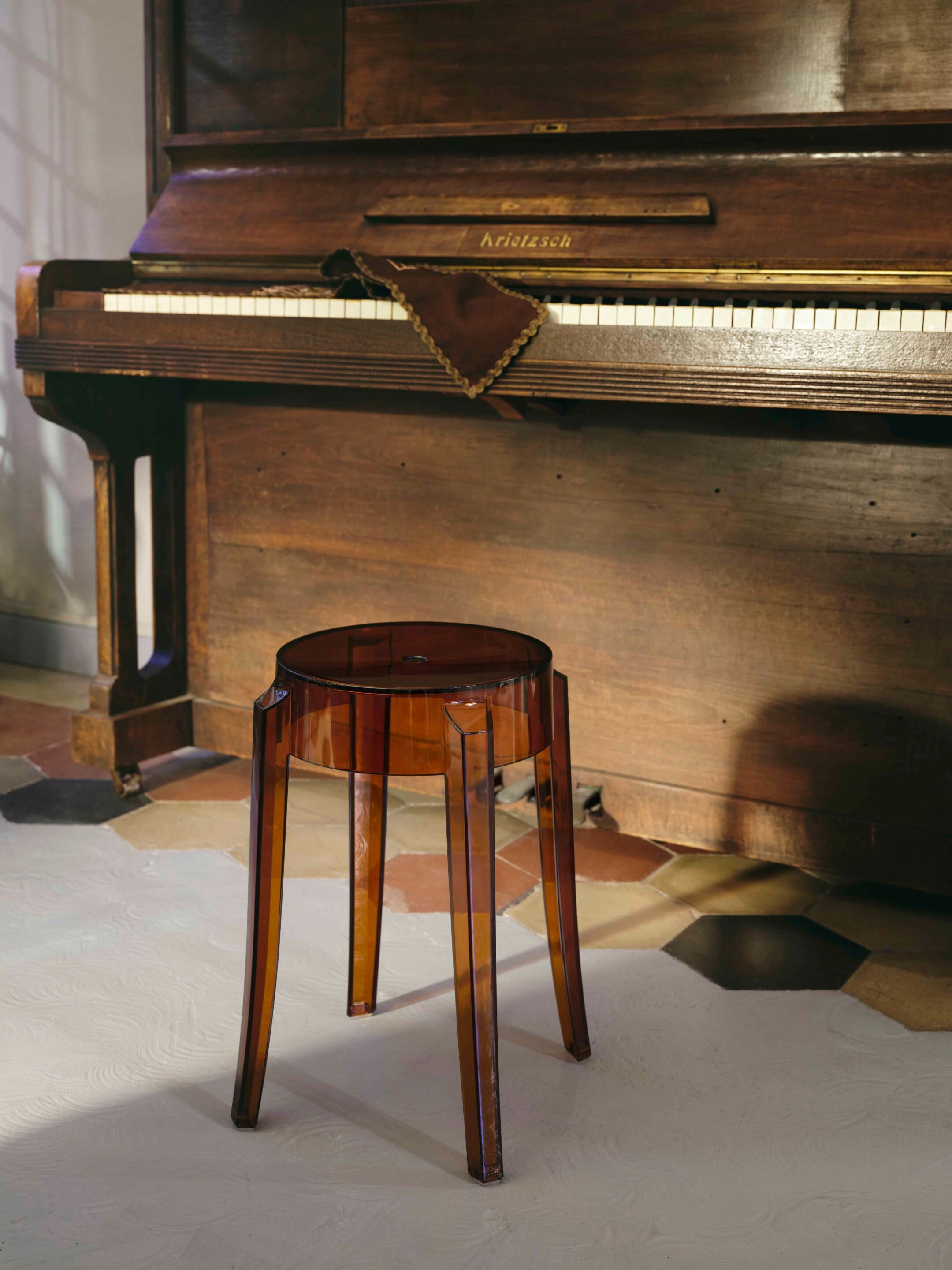 Низкий штабелируемый стул из поликарбоната Kartell CHARLES GHOST ARCH-00120849