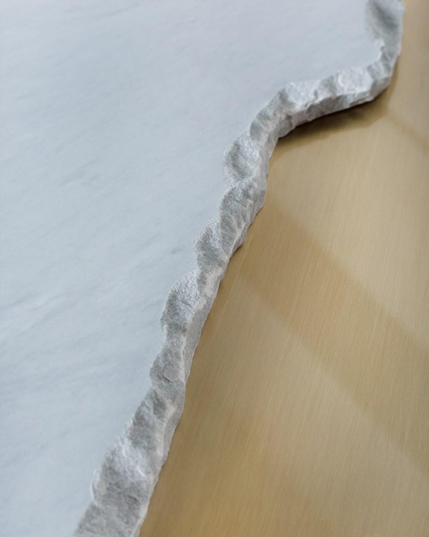 Greenapple Журнальный столик из мрамора Бардиглио и латуни Perfect raw G703096  - Вид №3