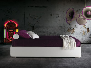 Мягкая двуспальная кровать