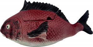 10581661 Bordallo Pinheiro Блюдо для горячего с крышкой вертикальное Bordallo Pinheiro Рыбы 3,3л, керамика Керамика