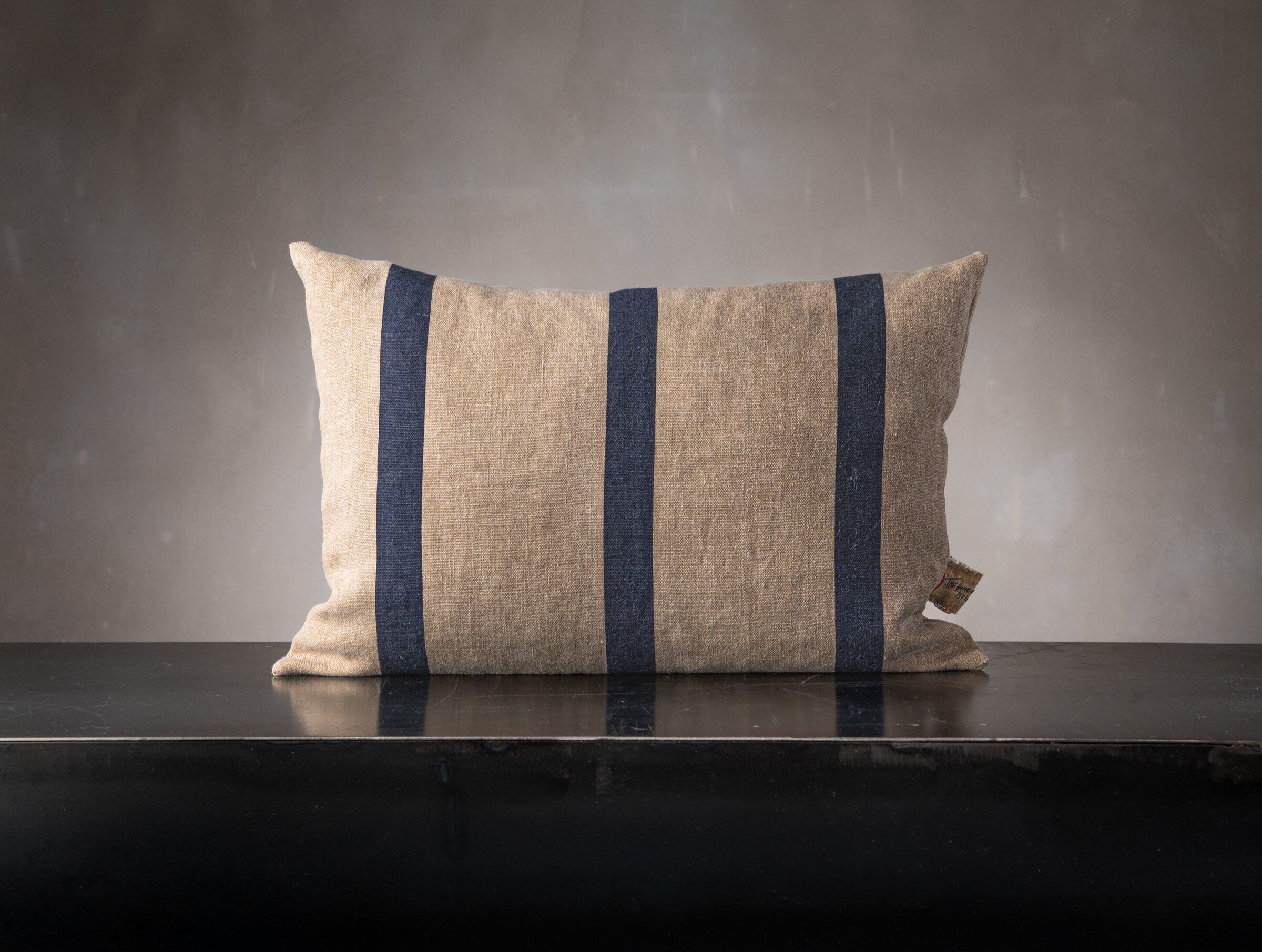 Прямоугольная льняная подушка The House of Lyria ORTIE ARCH-00069750