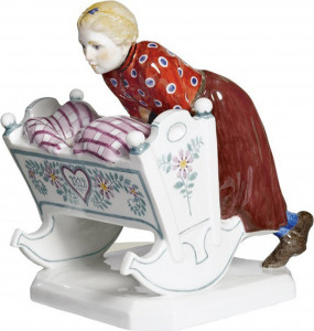 88171 Meissen Фигурка 14,5см "Девочка в колыбели" (Юлиус Конрад Хеншель, 1905г.) Фарфор