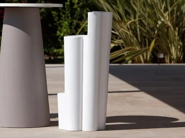 Высокий стул из полиэтилена Kloris BACH ARCH-00079411