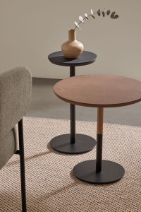 Круглый журнальный столик из ясеня