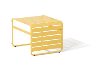 Металлический квадратный садовый столик