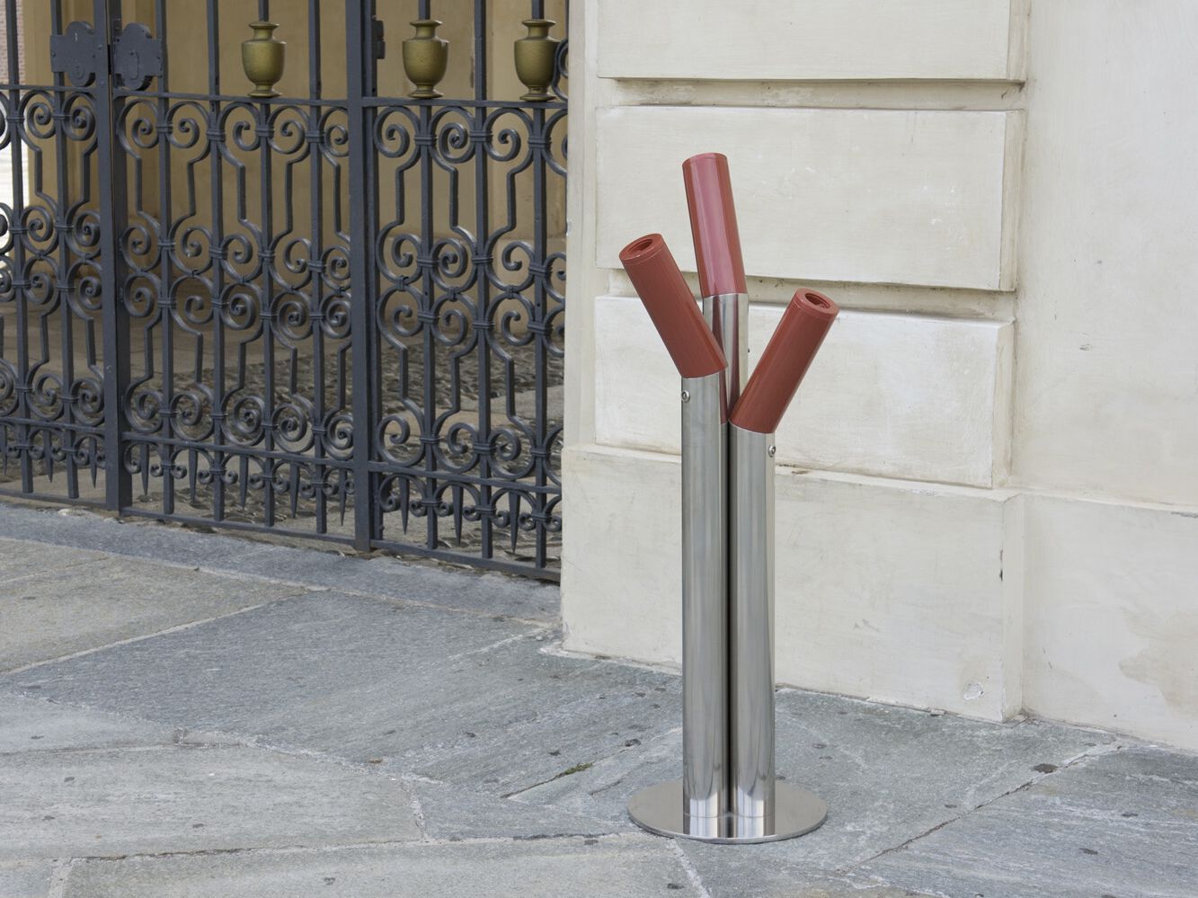 Окрашенная металлическая пепельница для общественных мест Fi.Ma PENCA ARCH-00081485